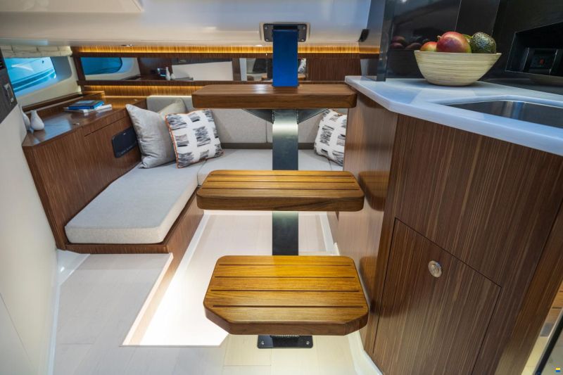 Sea Ray Sundancer (DA) 370