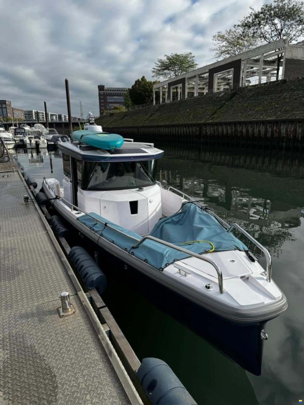 Axopar 28 Cabin