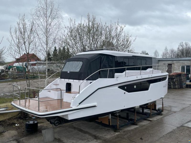Nikhen Aquasun 34 AftCab "Long Platform"