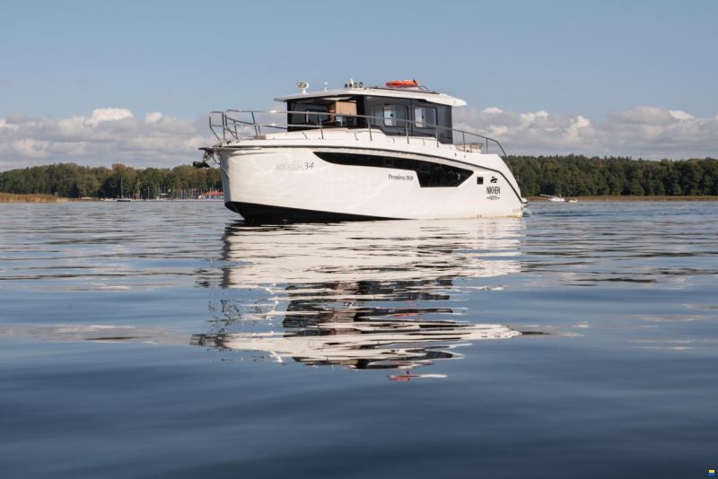 Nikhen Aquasun 34 AftCab "Long Platform"