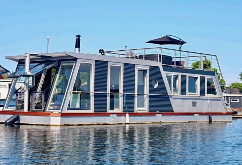 Exklusive 55m&sup2; Wohnung  auf dem Wasser