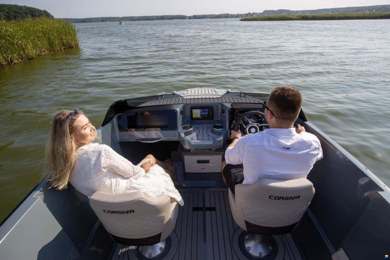 Corsiva 607 Runabout