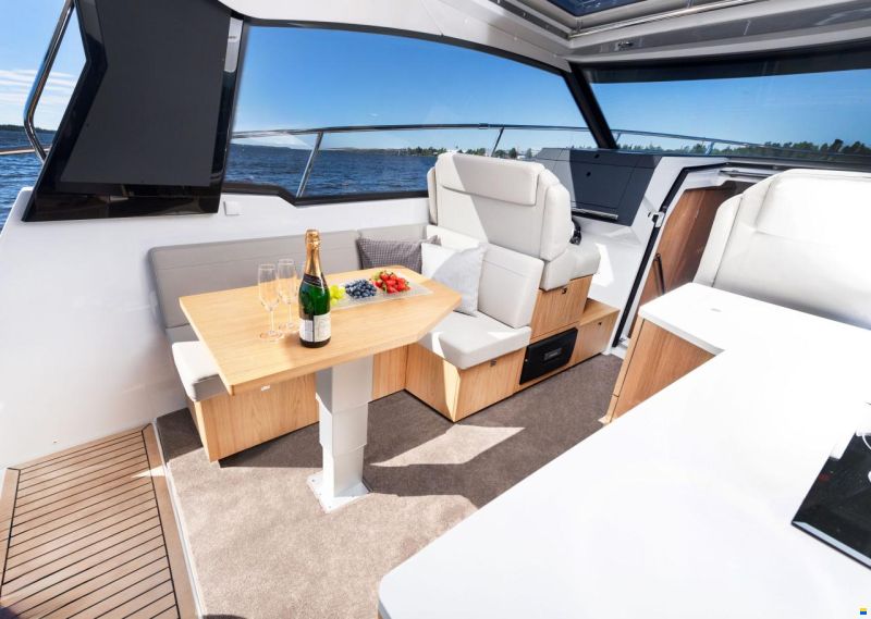 Grandezza 30 Outboard