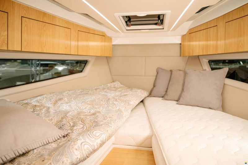 Grandezza 30 Outboard