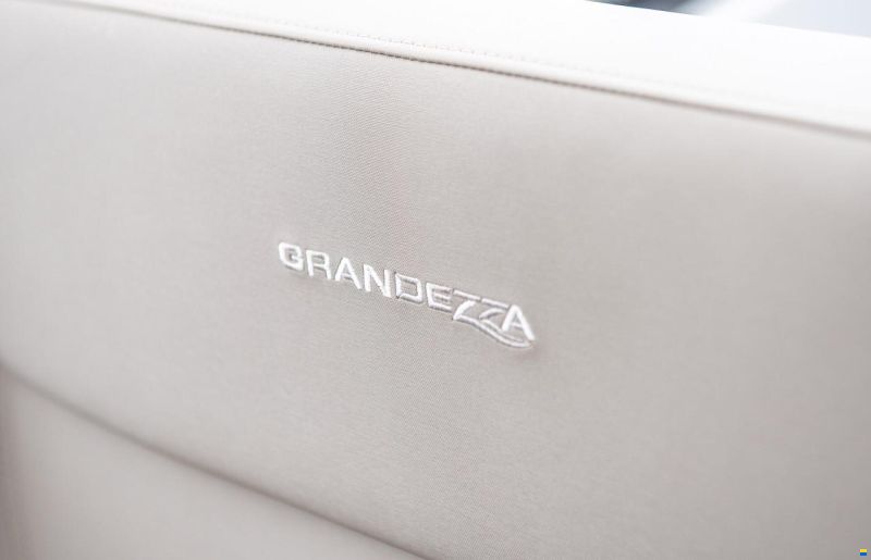 Grandezza 30 Outboard