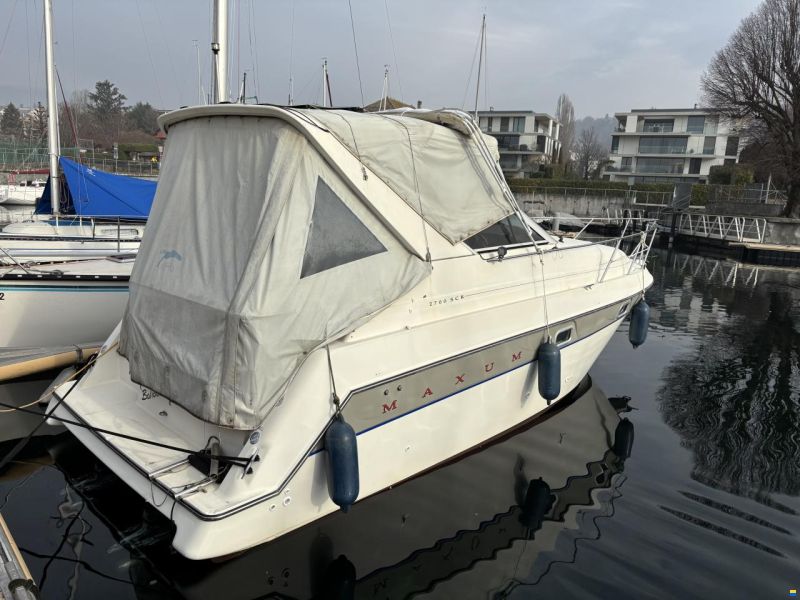 Maxum 2700 Src