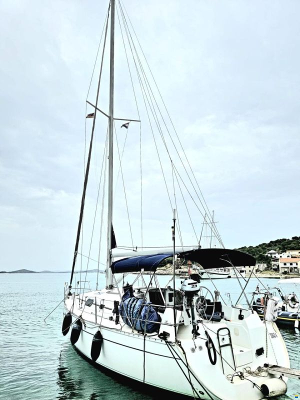 Beneteau Oceanis 32 1