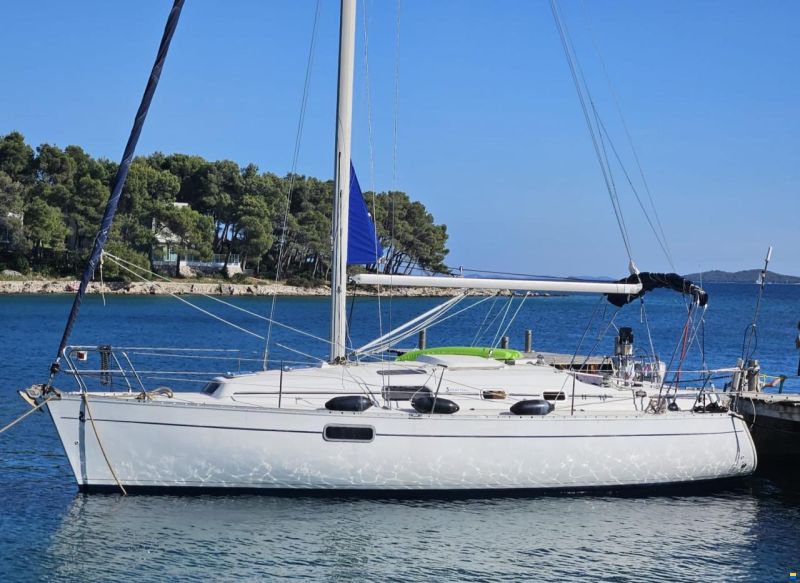 Beneteau Oceanis 32 1