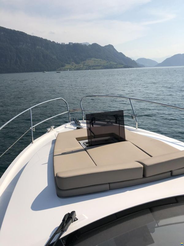 Sealine S330