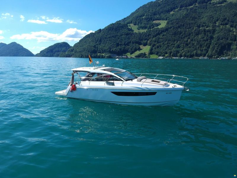 Sealine S330