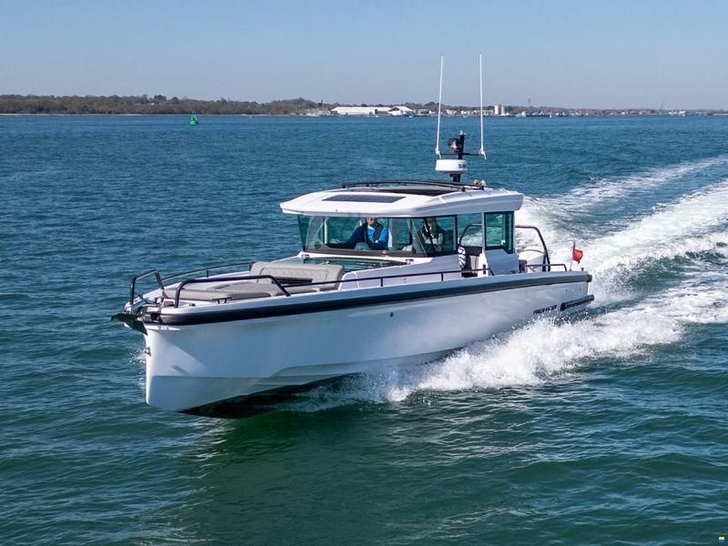 Axopar 37 Cross Cabin