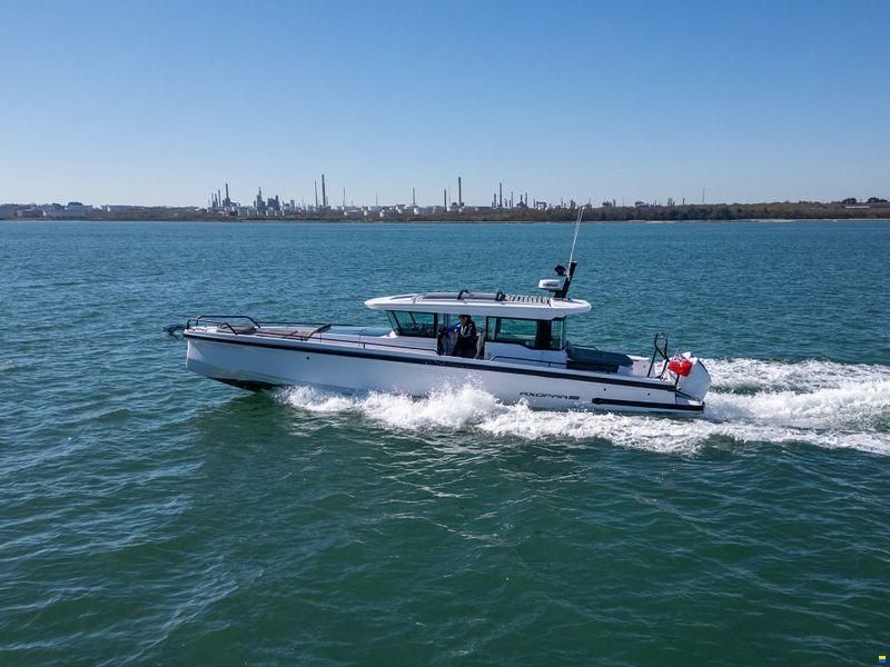 Axopar 37 Cross Cabin
