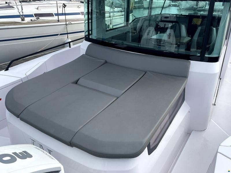 Axopar 37 Cross Cabin