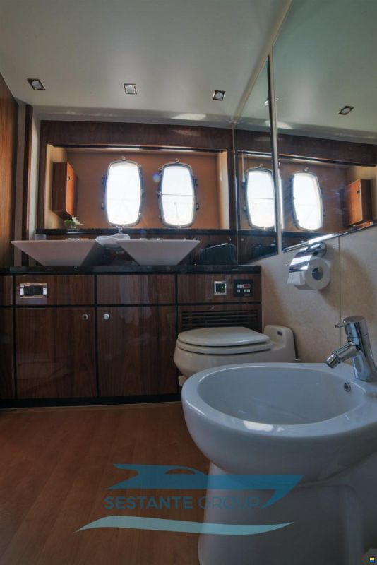 Fairline SQUADRON 74