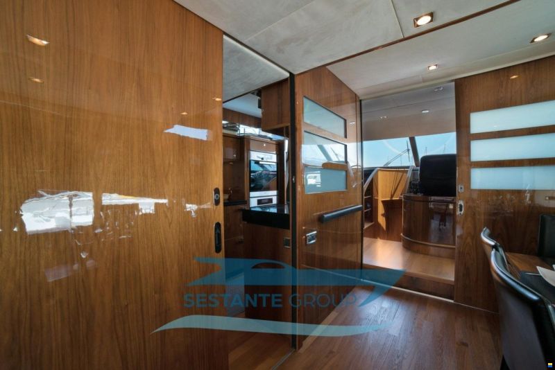 Fairline SQUADRON 74