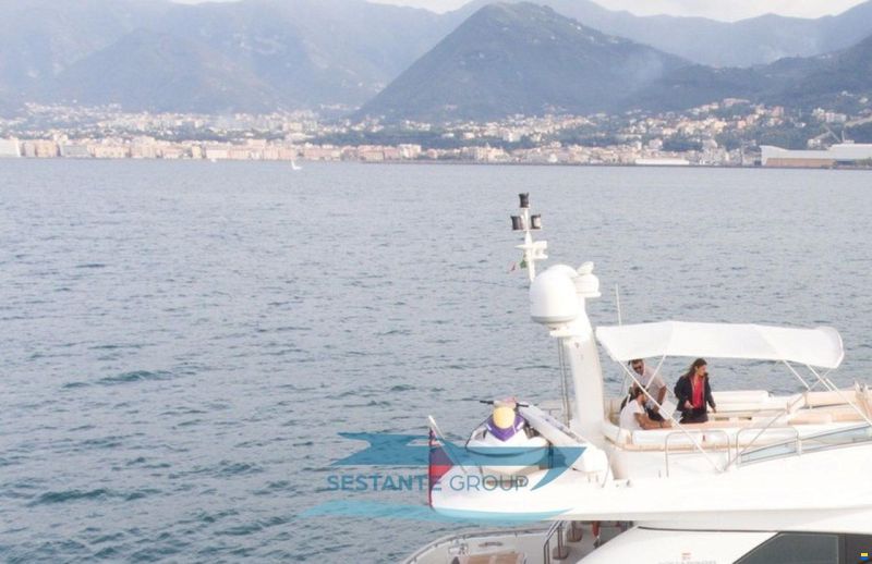 Fairline SQUADRON 74