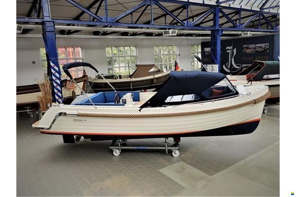 Interboat DE Intender 700 (2022)