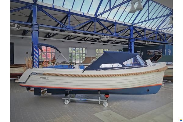 Interboat DE Intender 700 (2022)