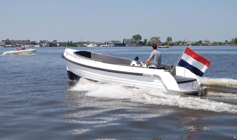 Interboat DE Intender 700 (2022)
