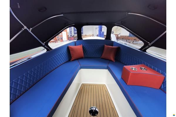 Interboat DE Intender 700 (2022)