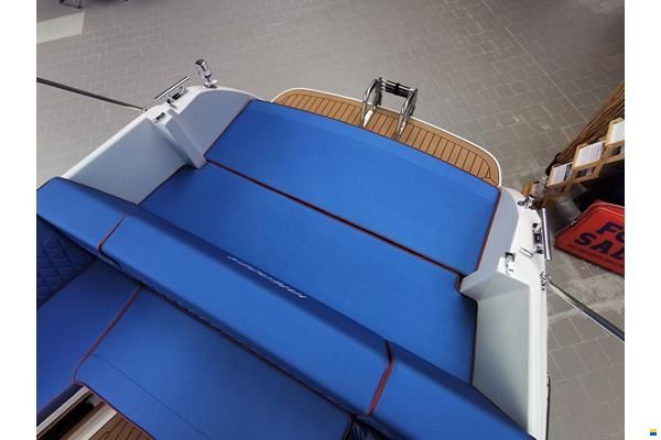 Interboat DE Intender 700 (2022)