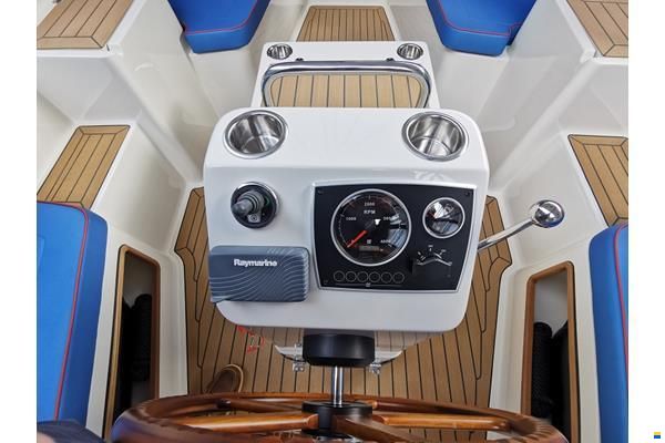 Interboat DE Intender 700 (2022)