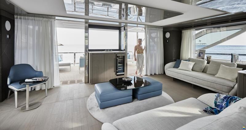 Prestige M8 Motorkatamaran