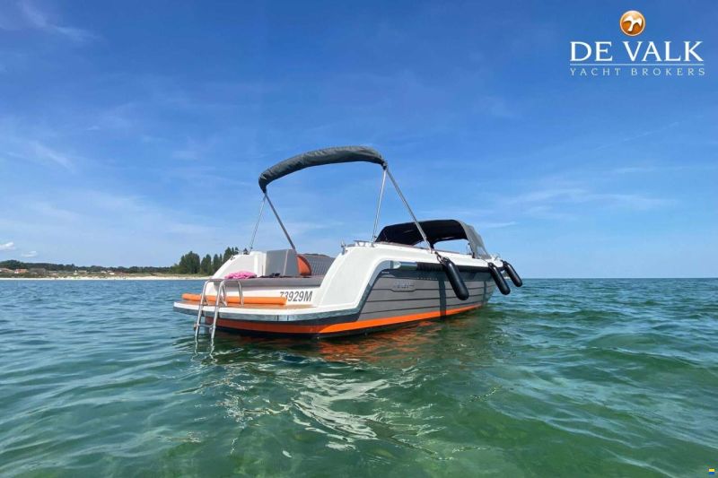 Interboat DE Intender 820