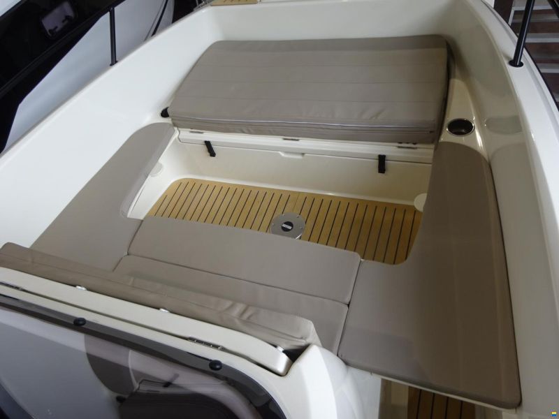 Quicksilver Activ 605 Open