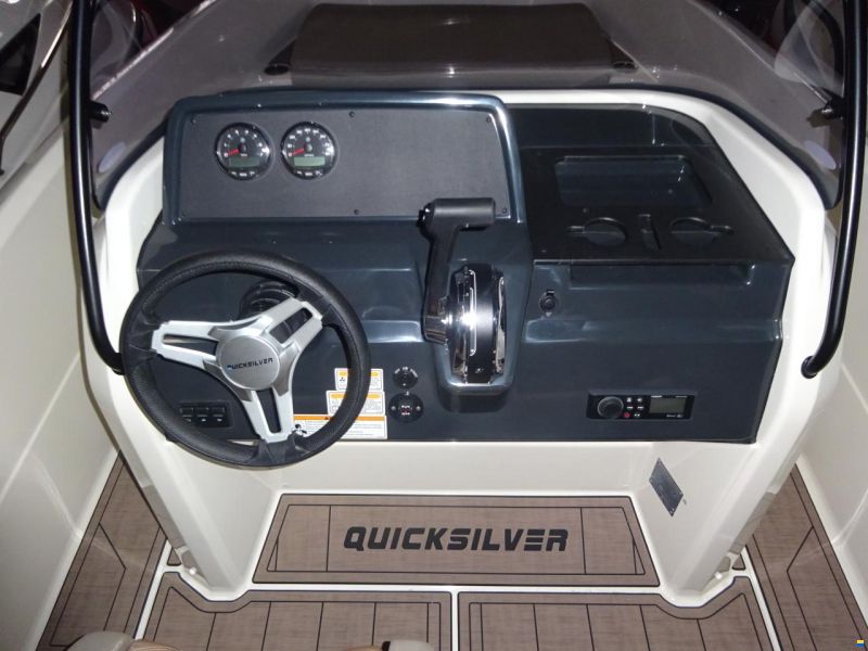Quicksilver Activ 605 Open