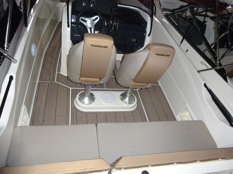 Quicksilver Activ 605 Open
