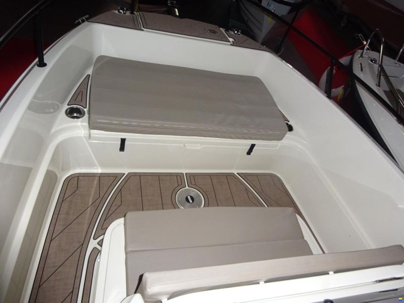 Quicksilver Activ 605 Open