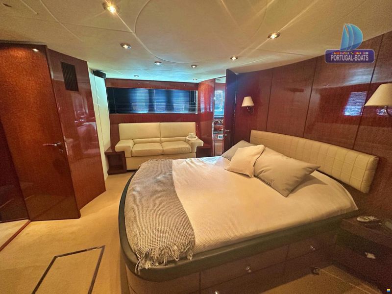 Fairline Squadron 74 custom