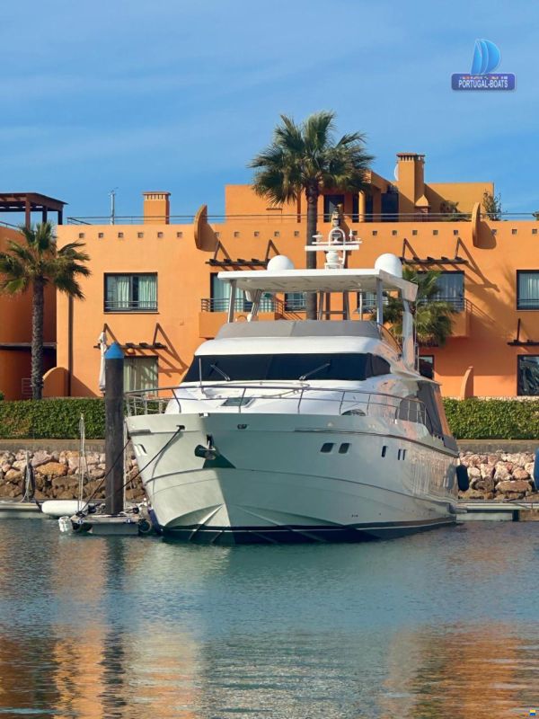 Fairline Squadron 74 custom