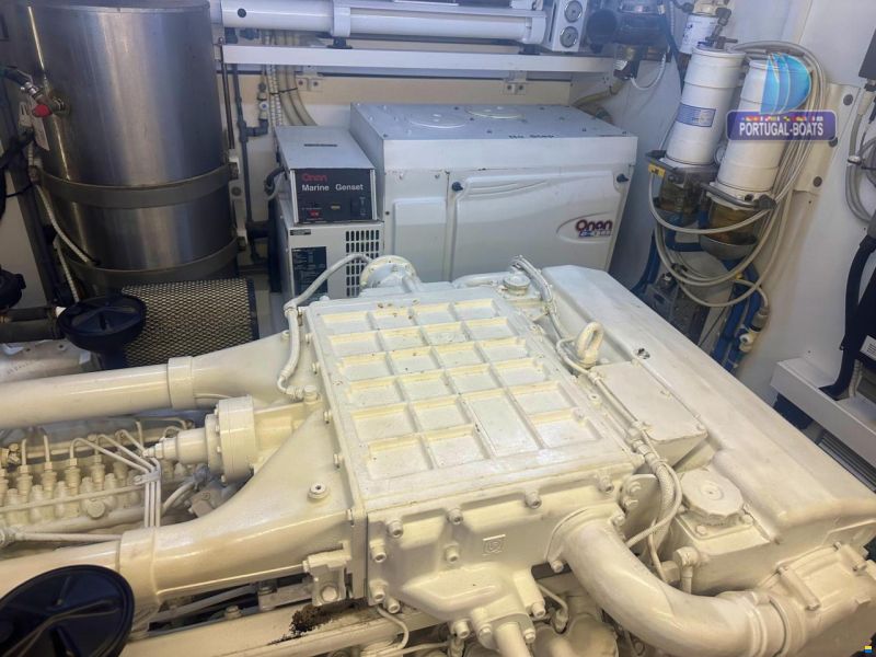 Fairline Squadron 74 custom