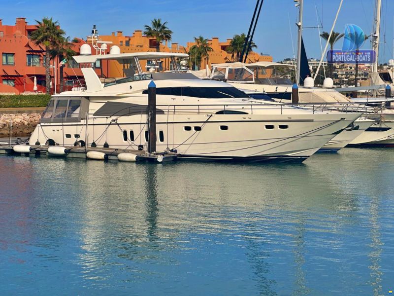 Fairline Squadron 74 custom