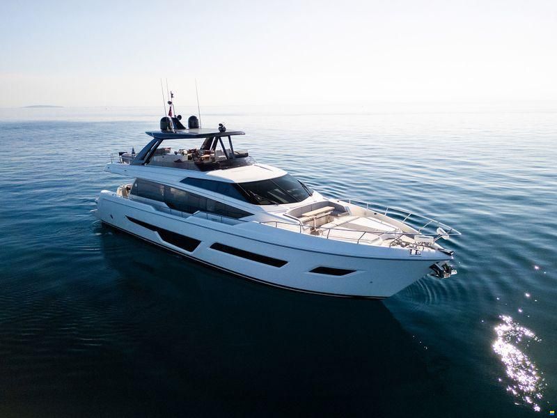 Ferretti 780