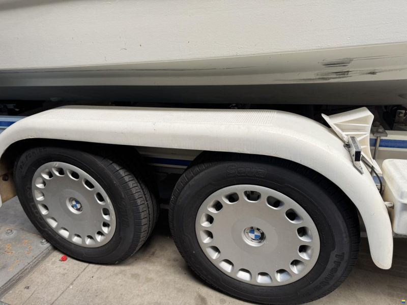 Chris Craft 240 Express Cruiser