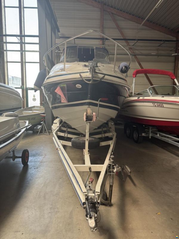 Chris Craft 240 Express Cruiser