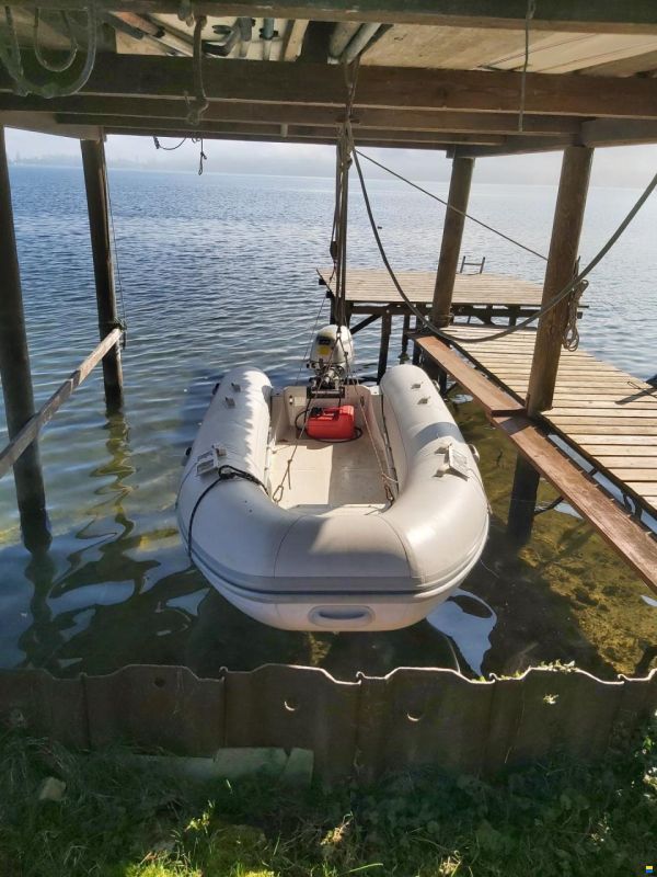 bateau semi-rigide