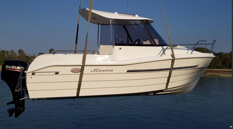 Manara Pilothouse 550