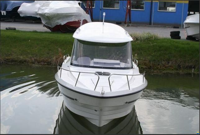Manara Pilothouse 550