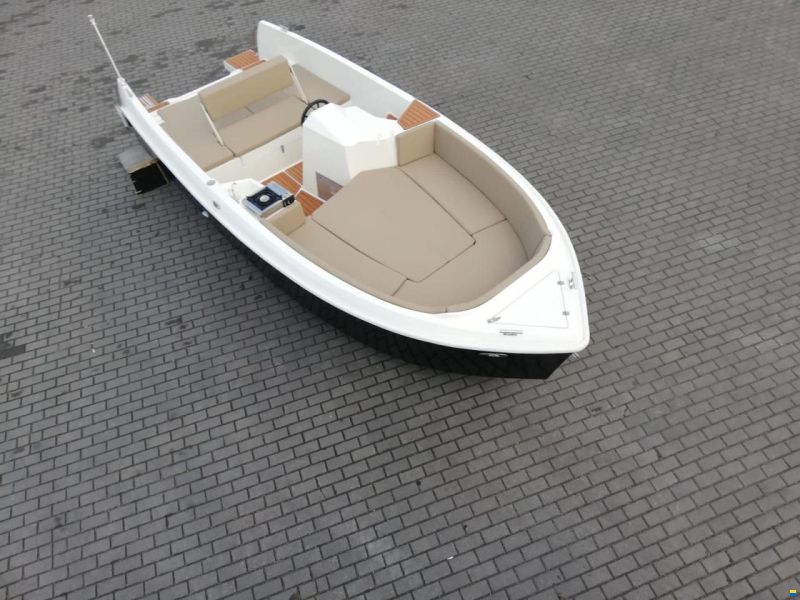 Manara Pleasure 585