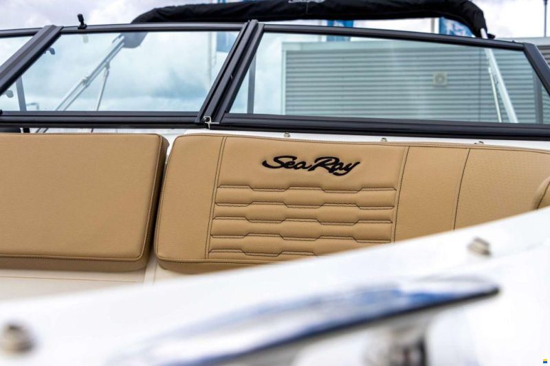 Sea Ray SPX 210