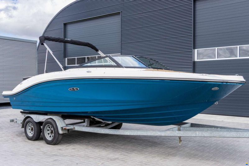 Sea Ray SPX 210