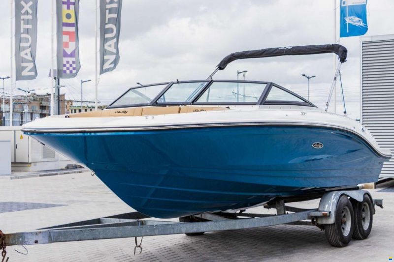 Sea Ray SPX 210