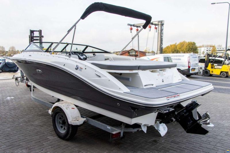 Sea Ray SPX 210