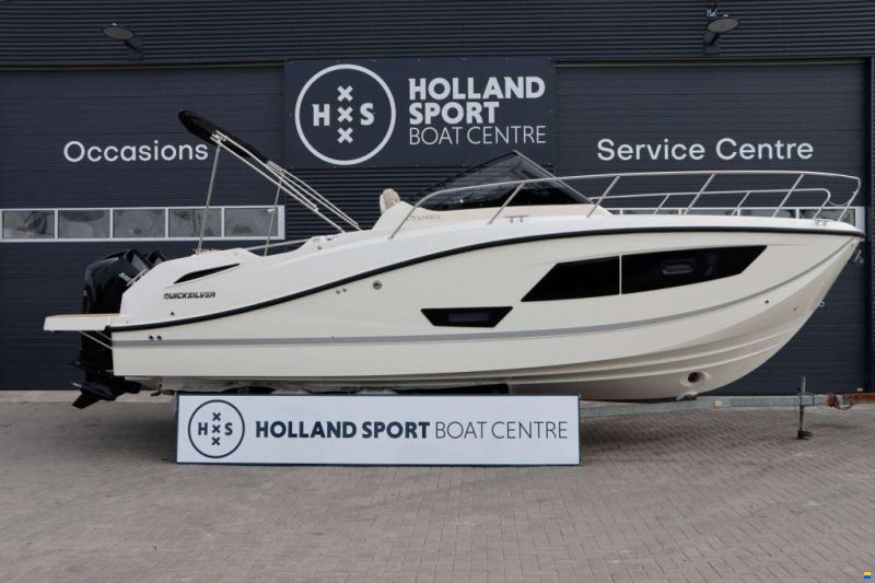 Quicksilver Activ 875 Sundeck