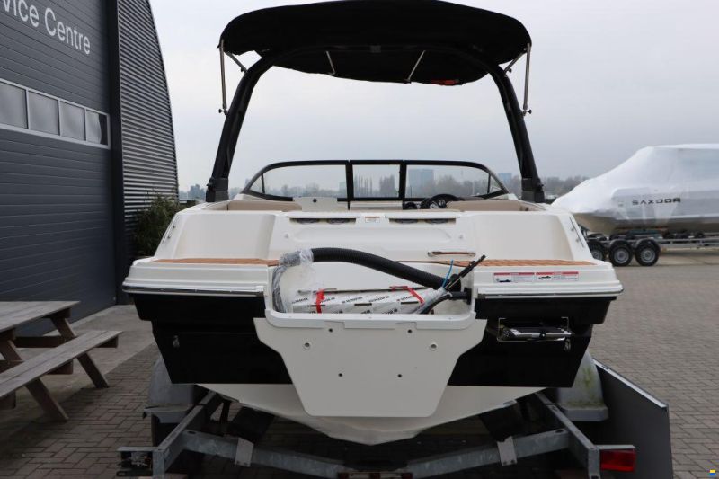 Bayliner VR4 Outboard