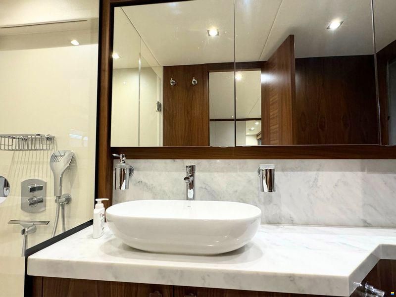 Sunseeker Manhattan 66